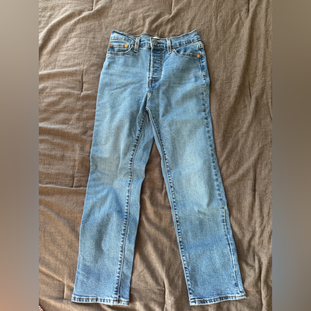 Levi's Women’s Light Blue Straight Jeans - Picture 2 of 4